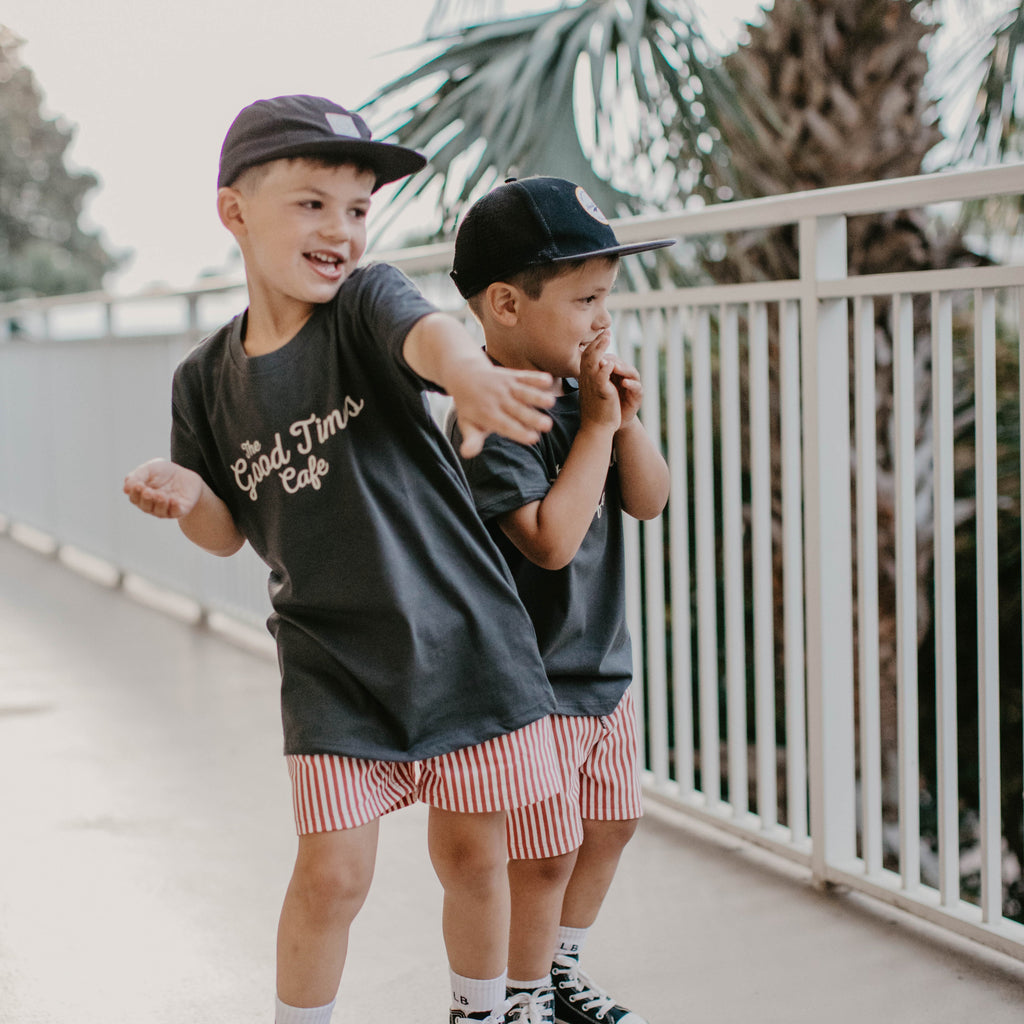 THE GOOD TIMES CAFE TEE - COAL