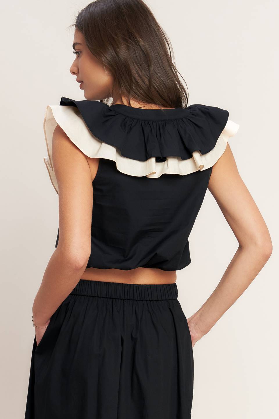 GALLERY CONTRAST WOVEN CROP TOP