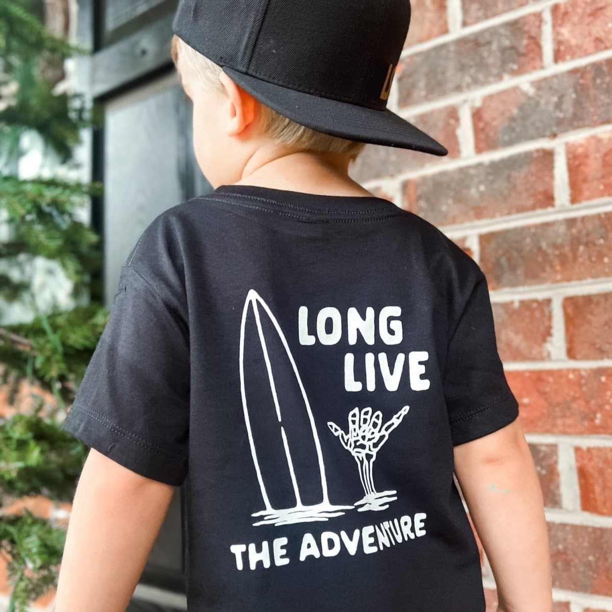 LONG LIVE THE ADVENTURE TEE - BLACK